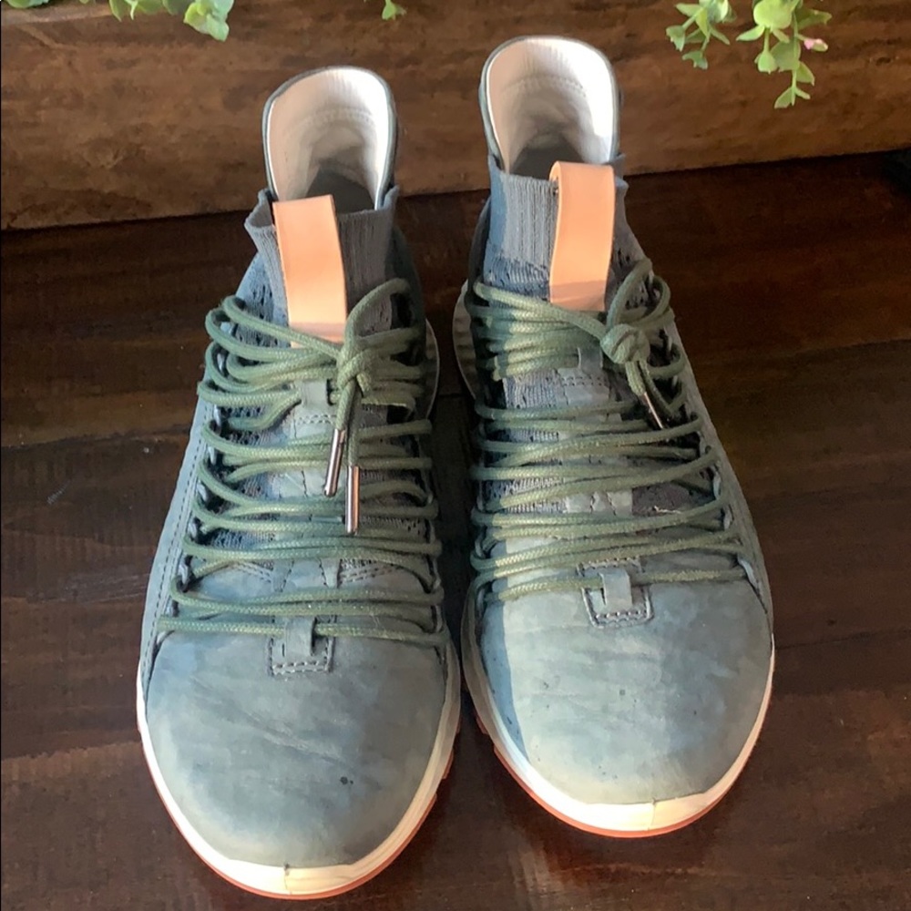 Men’s size 9 Ecco shoes
